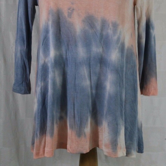 Woman's Ambiance Apparel Blouse 3/4" Sleeve Small - Picture 2 of 5